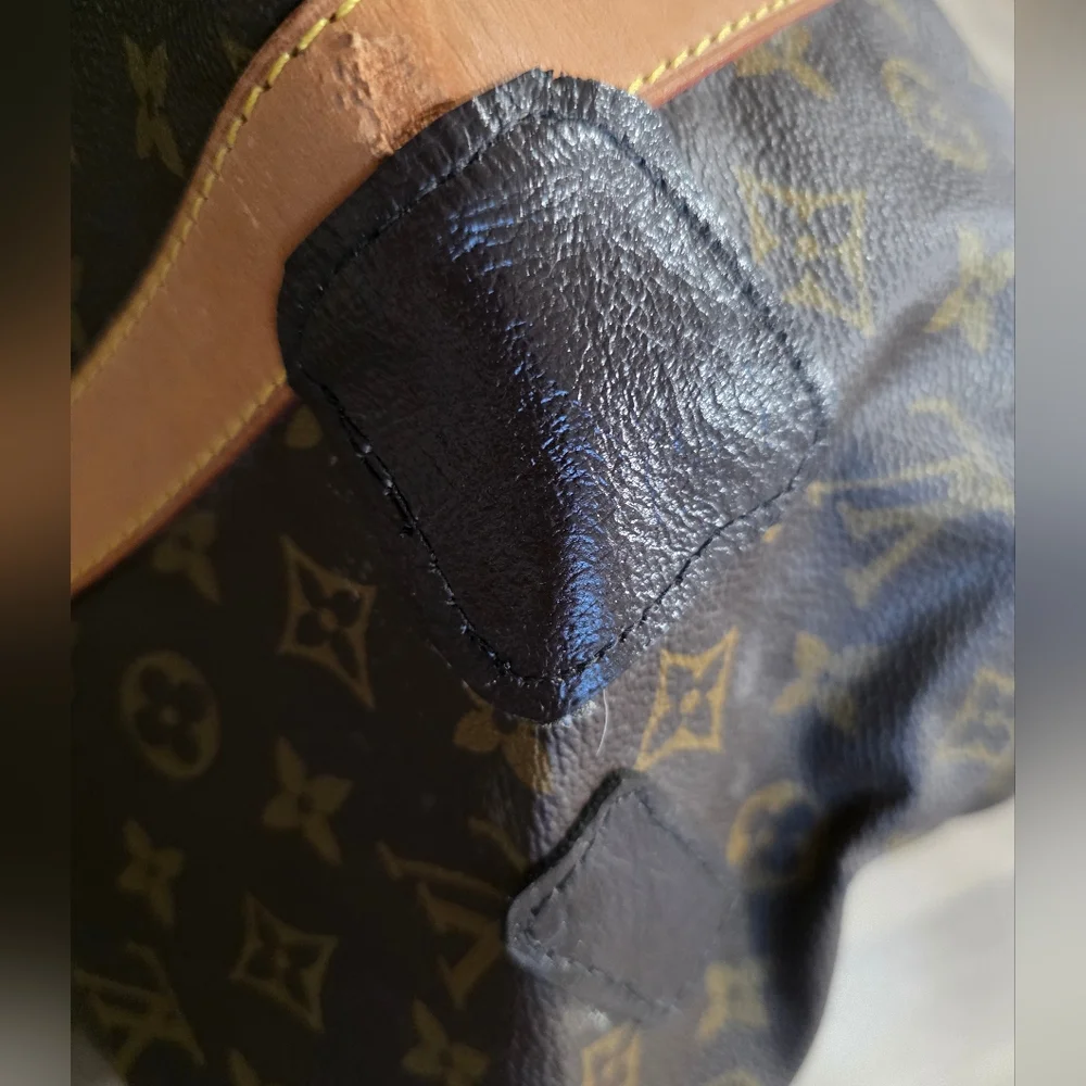 Louis Vuitton elegant duffel